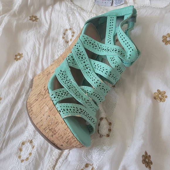 Turquoise wedge sandals - Picture 4 of 7